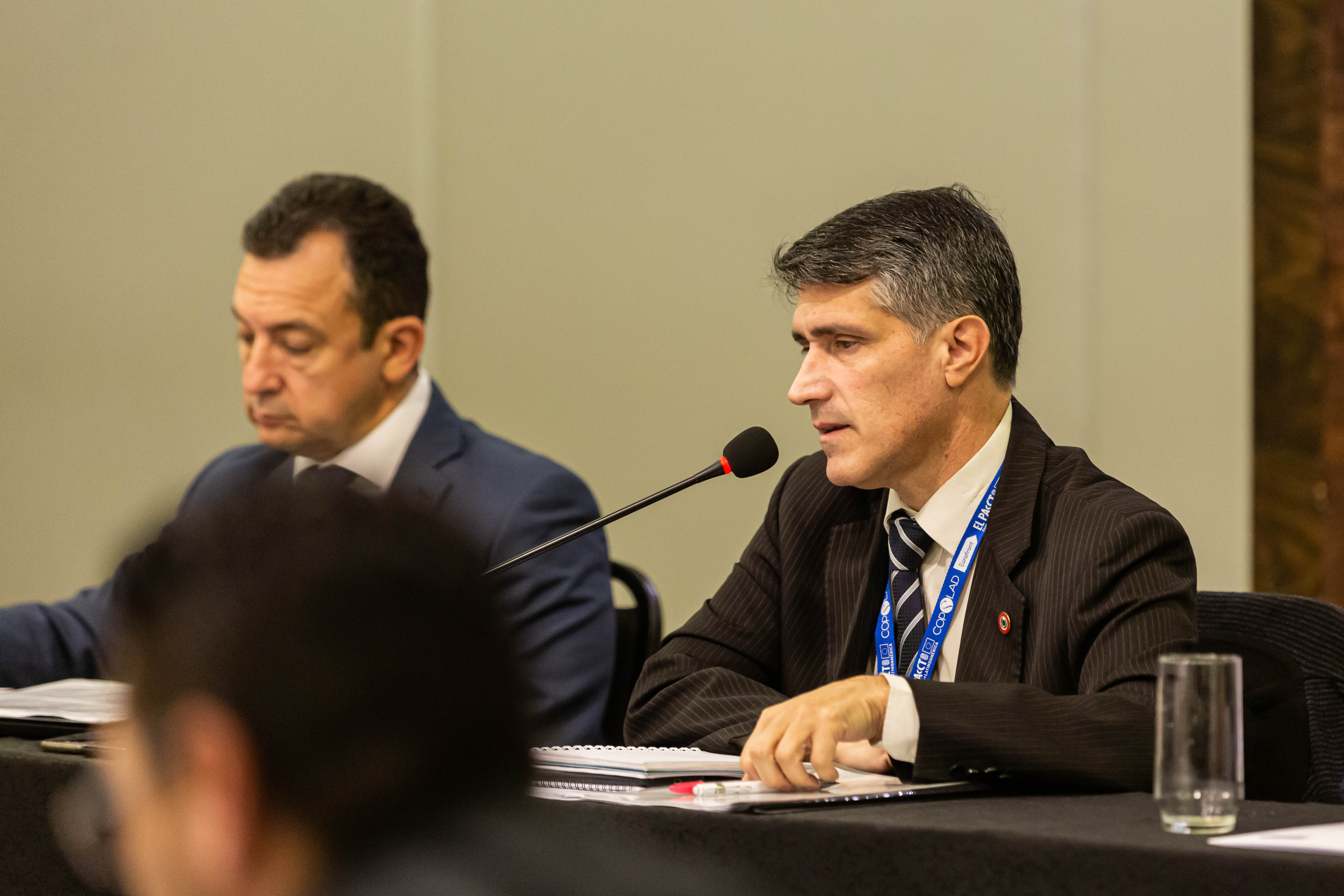 A la derecha, Carlos Hugo Centurión, Coordinador del Paraguay del Subgrupo de Trabajo nº 18, junto con José Antonio Cambronero, Director del Programa EUROFRONT